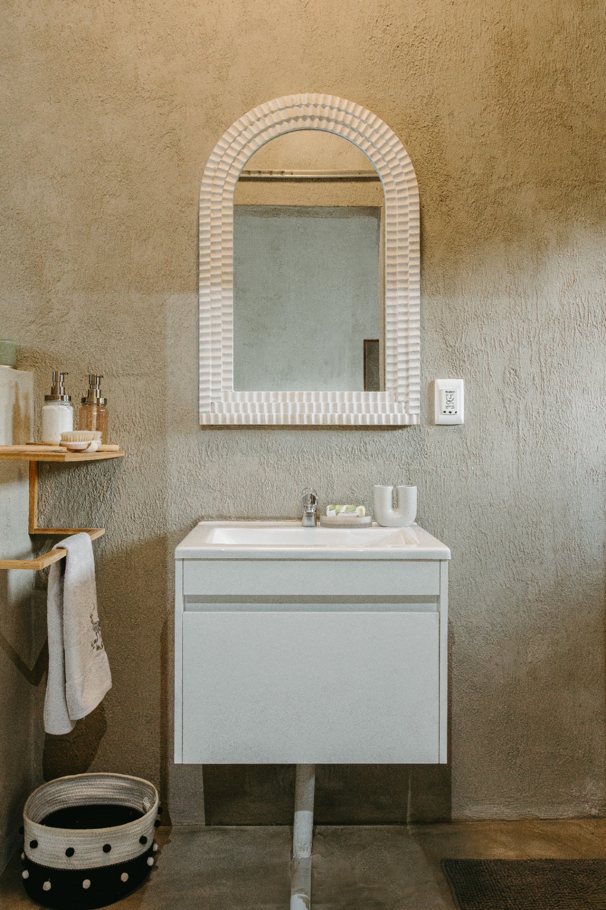 En-suite bathroom detail at Gold Valley Lodge