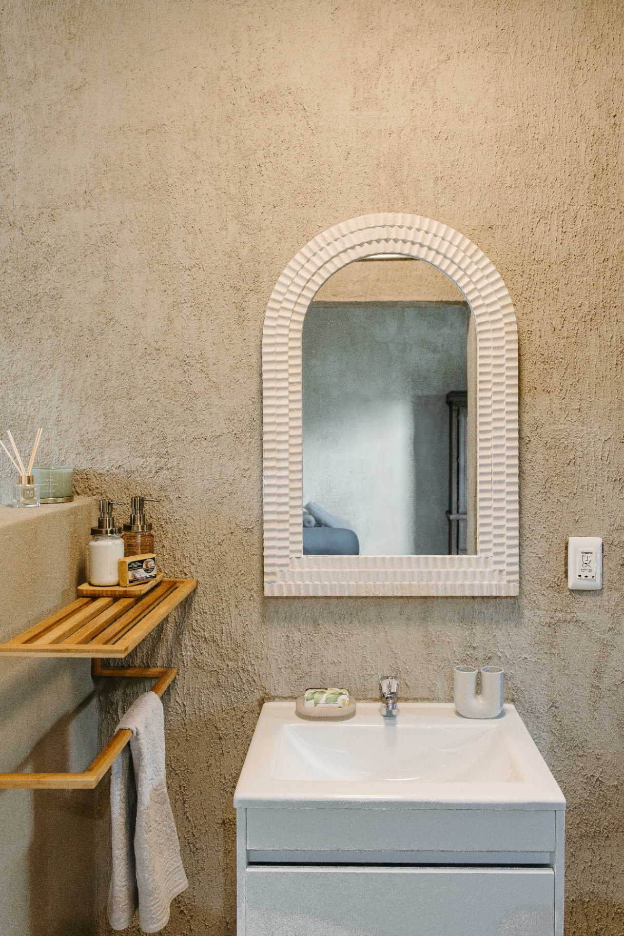 En-suite bathroom detail at Gold Valley Lodge