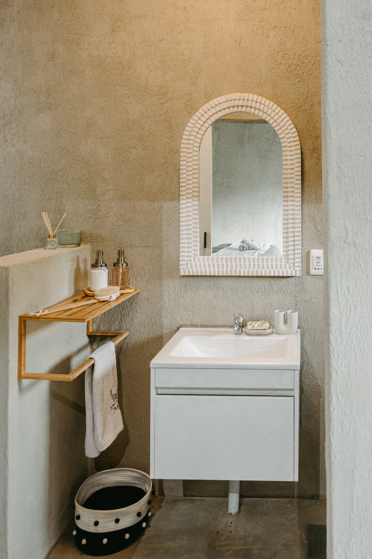En-suite bathroom detail at Gold Valley Lodge